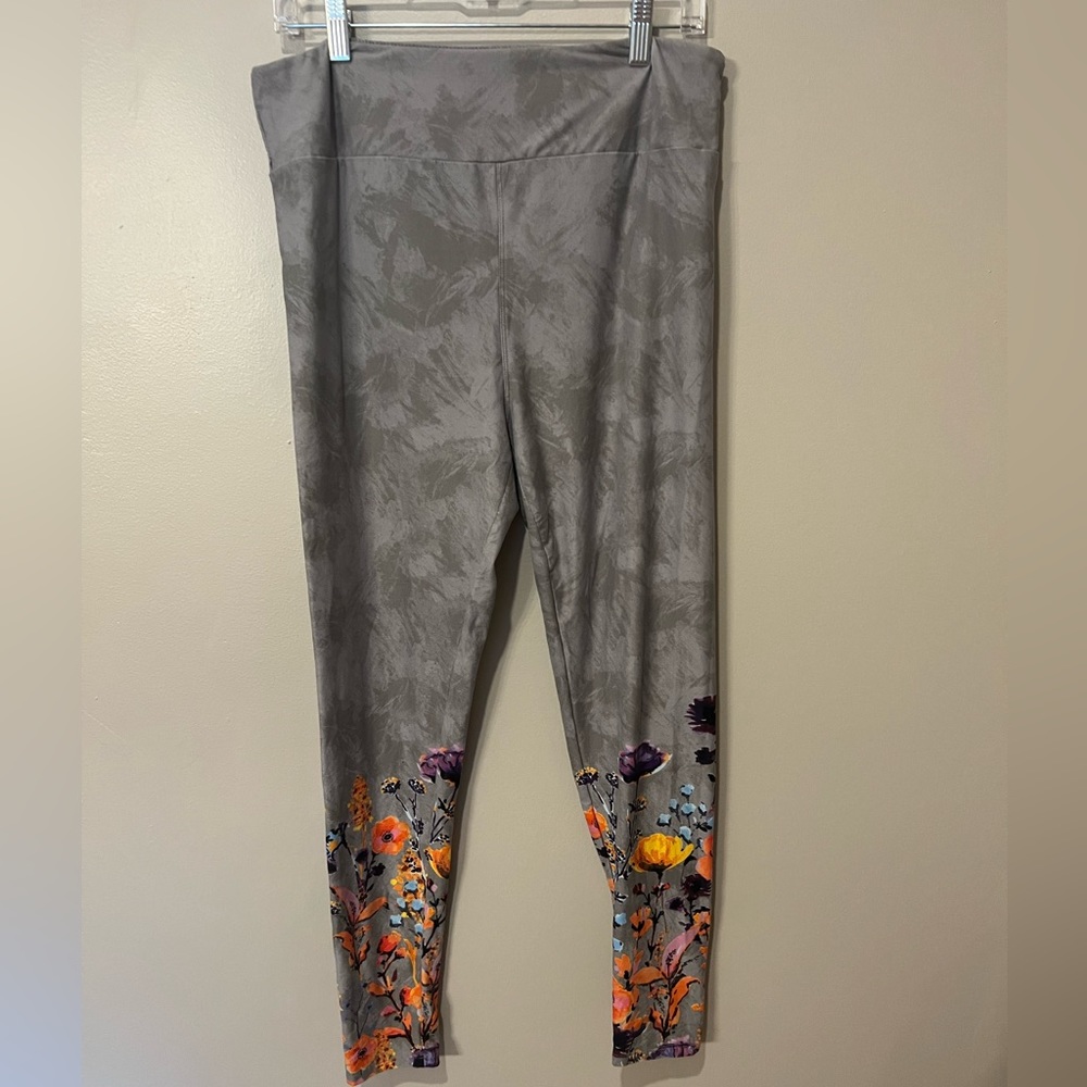 LuLaRoe Tall & Curvy Leggings